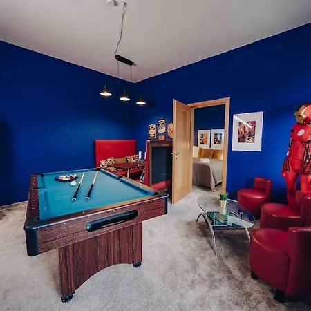 Unique With Private Pool, Cinema, Apartmán Praha