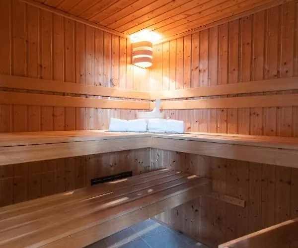 Unique With Private Pool, Cinema, Praha