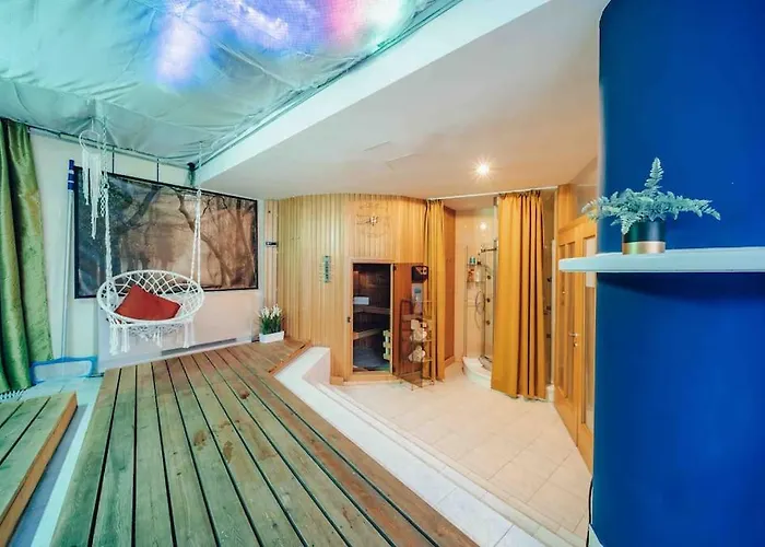 Unique With Private Pool, Cinema, * Praha