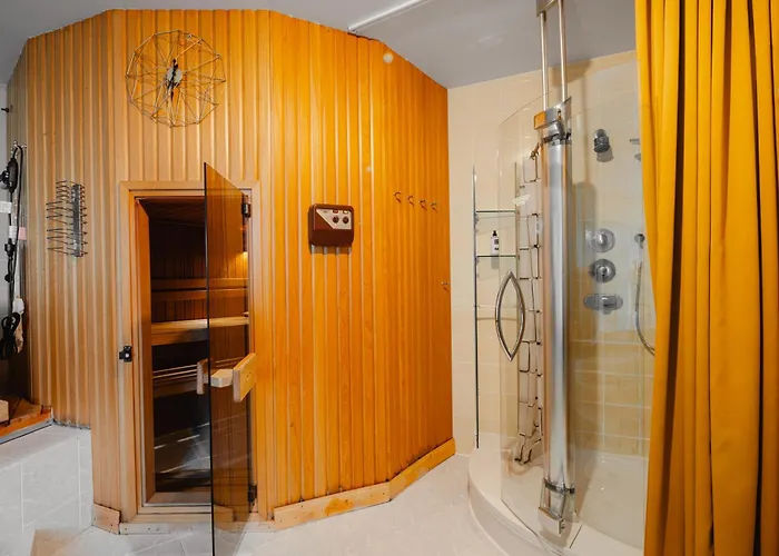Unique With Private Pool, Cinema, Praha