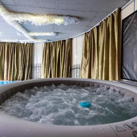 Unique With Private Pool, Cinema, 아파트 프라하