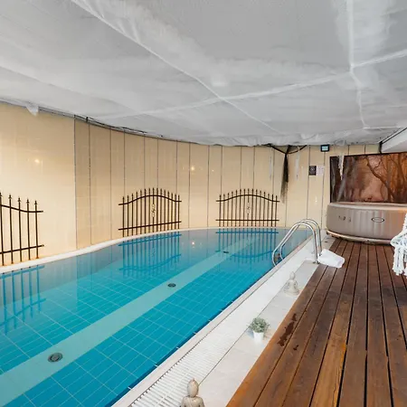 Unique With Private Pool, Cinema, 아파트 *