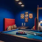 Unique With Private Pool, Cinema, Appartement